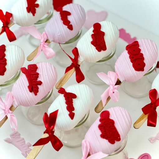 Cakesickles for Valentine in UAE