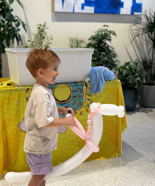 balloons show in UAE