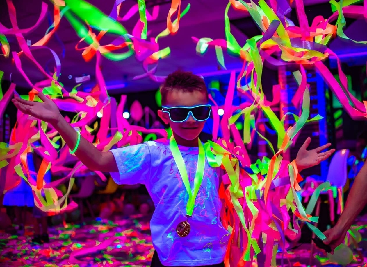 Neon Paper Show - Image 4