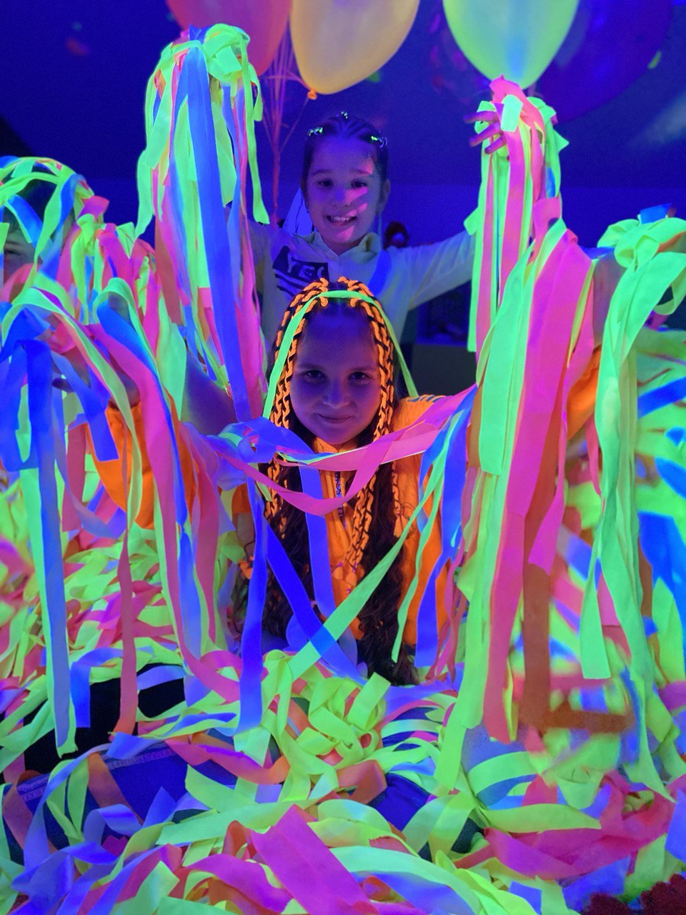 Neon Paper Show - Image 3