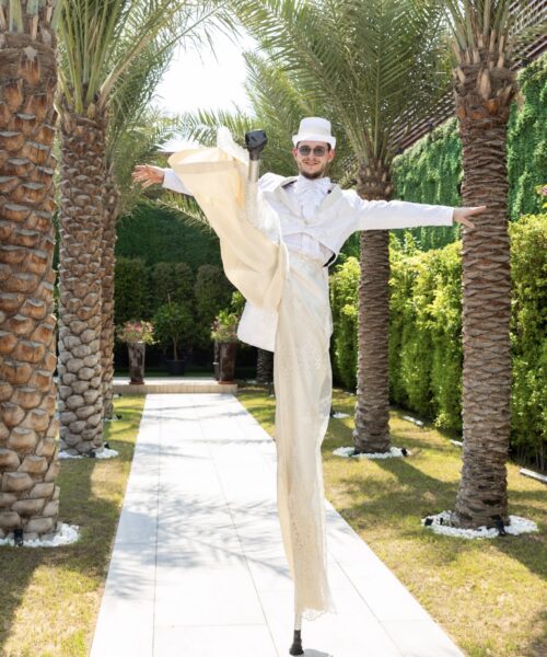 Classic Stilt Walker in UAE