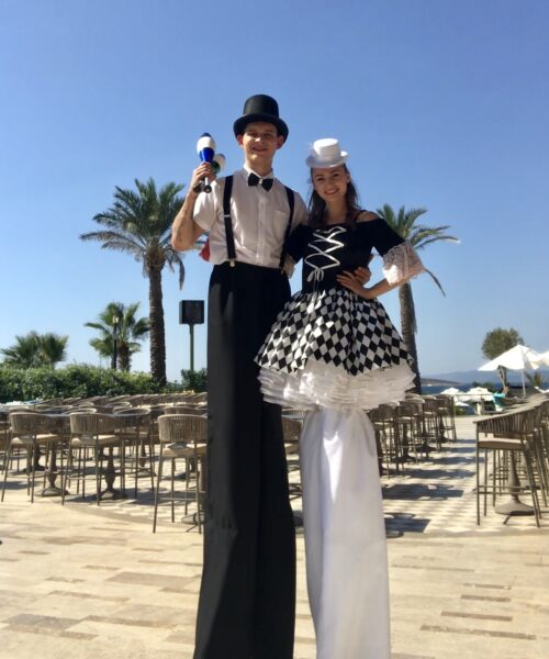 Black & White Stilt Walker n UAE